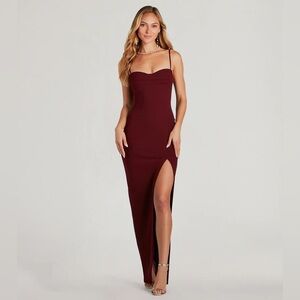 BRAND NEW with tags Formal Sweetheart Dress in Burgundy size SMALL